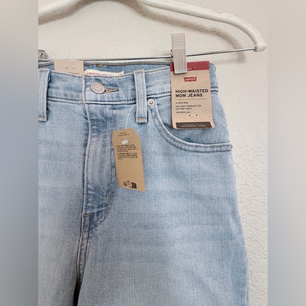 Levi’s high-waisted mom jeans - Picture 2 of 5